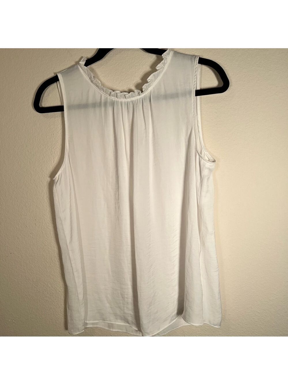 Store White Sleeveless Top Bow Accent